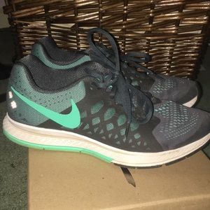 Nike zoom pegasus running shoes
